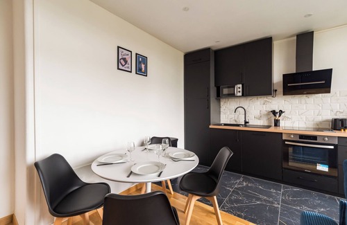 Guingamp Apartment | A sunny setting with a garden view - Gare -Hôtel Lefort
