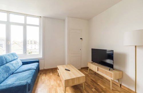 Guingamp Apartment | A sunny setting with a garden view - Gare -Hôtel Lefort