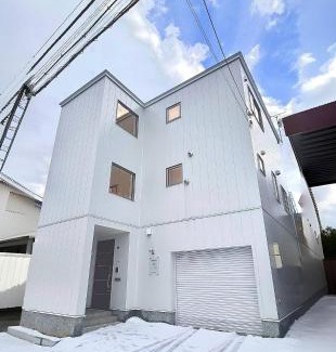 Higashi House | A t a shinchi share house