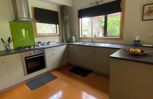 Raglan Apartment | A Town Escape - Bush/water views