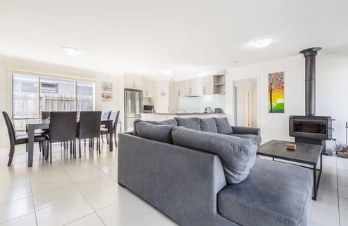 Coronet Bay House | A Tranquil Getaway Just a short stroll from Coronet Bay Beach"