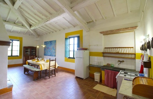 Foiano della Chiana Apartment | A typical brick farmhouse located in the heart of Valdichiana, not far from Pozzo della Chiana, insi