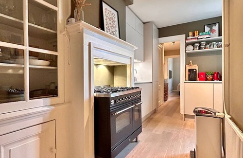 Kinkerbuurt Apartment | A unique canal-view experience in Amsterdam City Center
