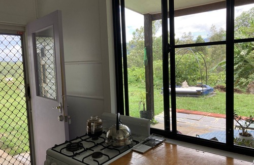 Wadeville Cottage | A unique, peaceful setting with panoramic views - Edan Gardens Restaway cottage.