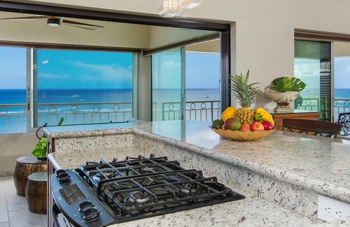 Waikiki Condo | A View to Die for! 3 bedroom 3 bath on the sand at Waikiki Beach