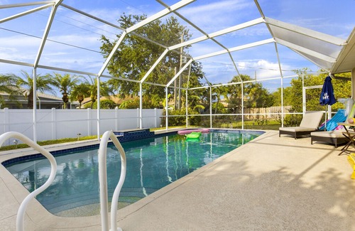Naples Park House | A walk to the Beach!