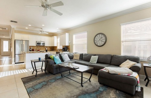 Naples Park House | A walk to the Beach!