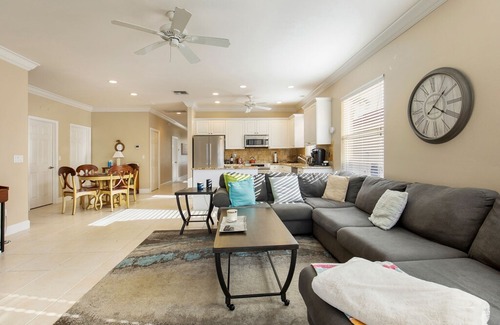 Naples Park House | A walk to the Beach!
