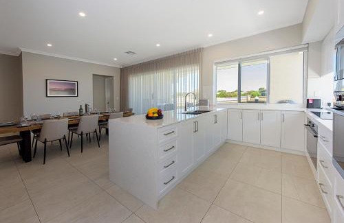 Geographe House | A Waterside Paradise Geographe's Hidden Oasis
