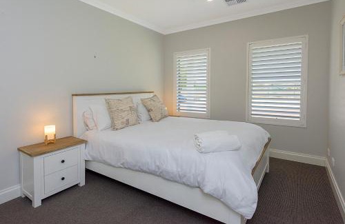 Geographe House | A Waterside Paradise Geographe's Hidden Oasis