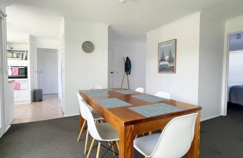 Torquay House | A Wave From It All