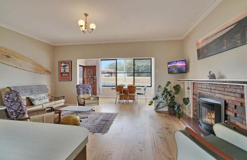 Warrnambool House | A Wave from it All