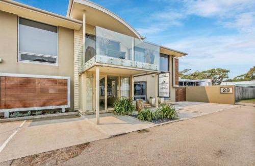 Metung House | A Window on the Bay