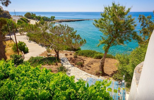 Agios Panteleimonas House | A wonderful home by the sea