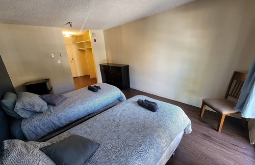 Beverly Hills Hotel | (A04) Simple Budget Private Studio Unit