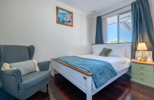 Ascot House | A1 Airport Haven - Quick Access, Comfy & Free Parking