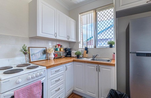 Ascot House | A1 Airport Haven - Quick Access, Comfy & Free Parking