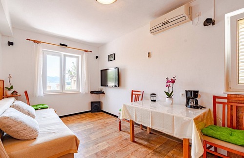 Cove Tri Zala (Zrnovo) Apartment | A1-apartment 50m from the beach with the sea view