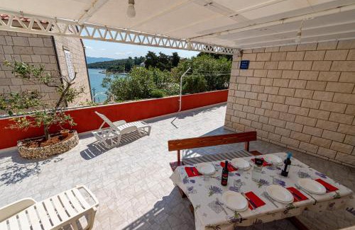 Cove Tri Zala (Zrnovo) Apartment | A1-apartment 50m from the beach with the sea view
