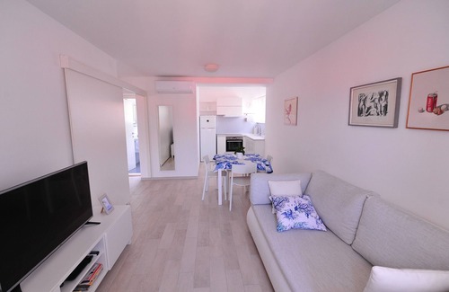 Lumbarda Apartment | A1 - luxury apt. in center, just 5min from beach