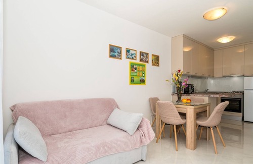 Mejasi Apartment | A1 - modern apt with the terrace & sea view