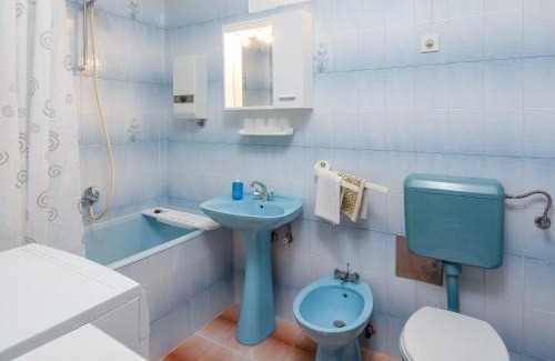 Stobrec Apartment | A2 apt near beach w patio parking and grill
