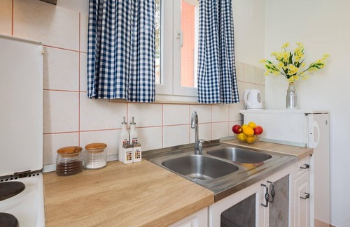 Vinisce Apartment | A2 modern apartment with garden, 80m from beach