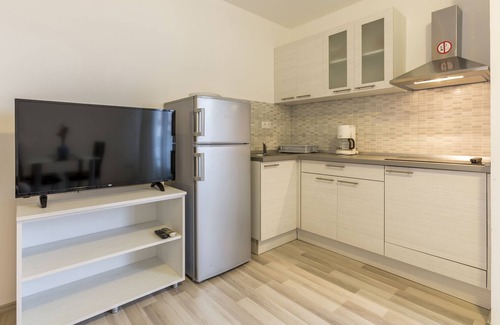 Podstrana Apartment | A2 - spacious apt with the sea view & use of pool
