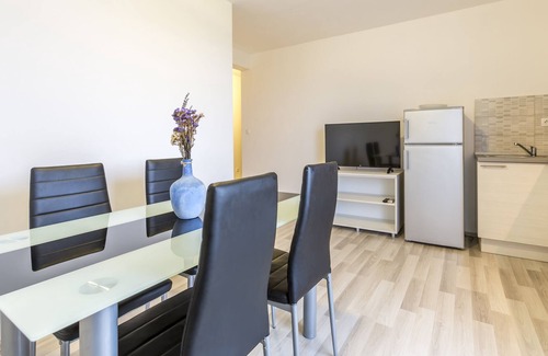 Podstrana Apartment | A2 - spacious apt with the sea view & use of pool