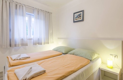Podstrana Apartment | A2 - spacious apt with the sea view & use of pool