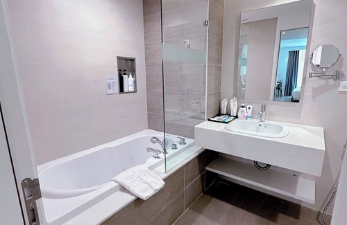 Dong Da Hotel | A25 Hotel - 18 Nguyen Hy Quang