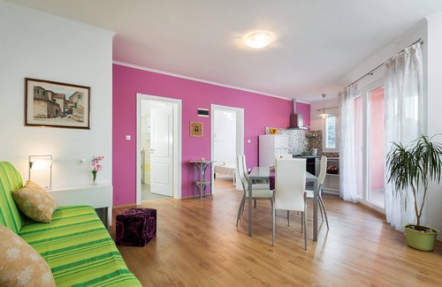 Vinisce Apartment | A3 modern apartment with garden, 80m from beach