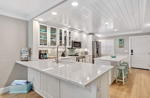 Sanibel House | A46 Now Renting for 2025 - Beach Front Penthouse *Luxury Remodel Private Sundeck