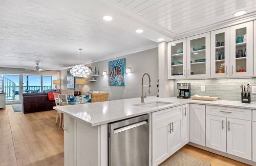 Sanibel House | A46 Now Renting for 2025 - Beach Front Penthouse *Luxury Remodel Private Sundeck