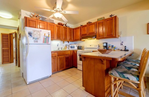 San Pedro Condo | A5 Family fun by the pool & beach -kayaks, bikes, more!