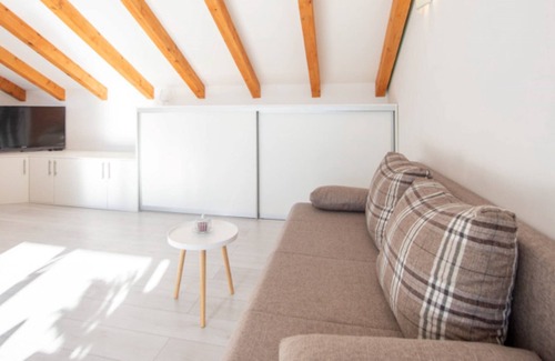 Podstrana Apartment | A6 - spacious apt with the sea view & use of pool