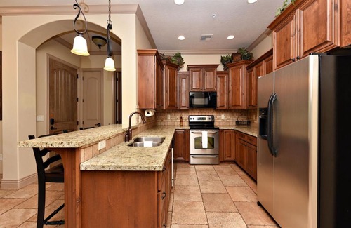 St. George Apartment | A7-Sierra Sky-Ground Floor 3-bedroom Hillside View