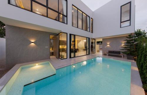 Su Thep Apartment | A9 Airport pool villa