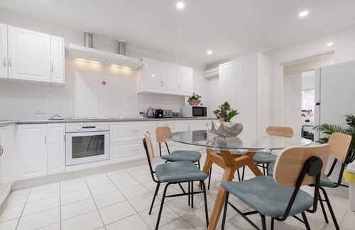 Connolly Apartment | A9 - Elegant 3 bed apt in the heart of Connolly!