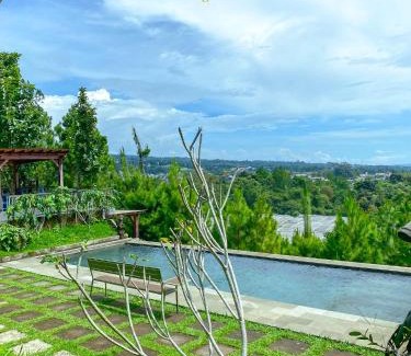 Megamendung Villa | AA 77 by Nginapsini