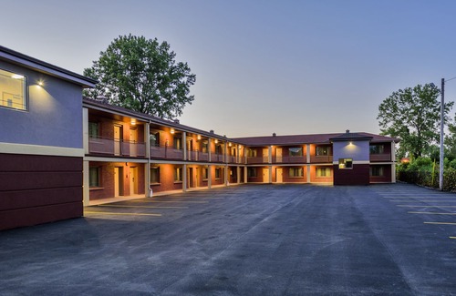 Niagara Falls Hotel | Aarya Hotel by Niagara Fashion Outlets