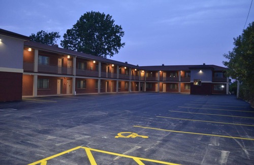 Niagara Falls Hotel | Aarya Hotel by Niagara Fashion Outlets