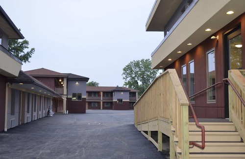 Niagara Falls Hotel | Aarya Hotel by Niagara Fashion Outlets
