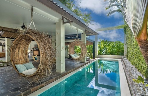 Batubelig Villa | Abaca Nyoman 5 BR - Luxury in the heart of Seminyak