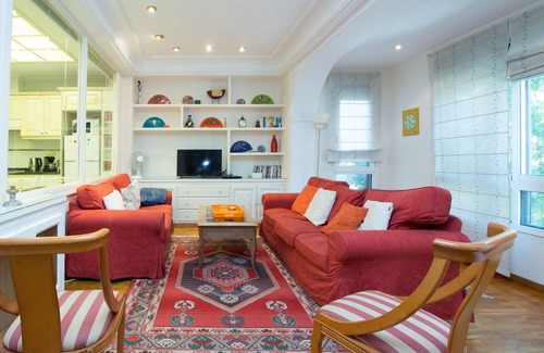 Extramurs Apartment | "ABASTOS" Luxury 3 bedroom Apart. Perfect for families. WIFI