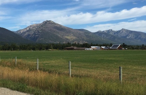 Grantsdale House | ABC acres' Yellow House - Agritourism & Adventure in Montana's Bitterroot Valley