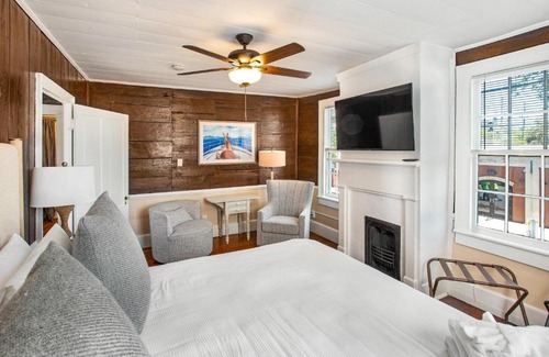 Historic District - North House | Abe's Abode by Lucky Savannah