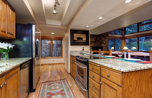 Deer Valley House | Abode on Stonebridge | DV getaway & close to Main Street | Great kids bunk & playroom