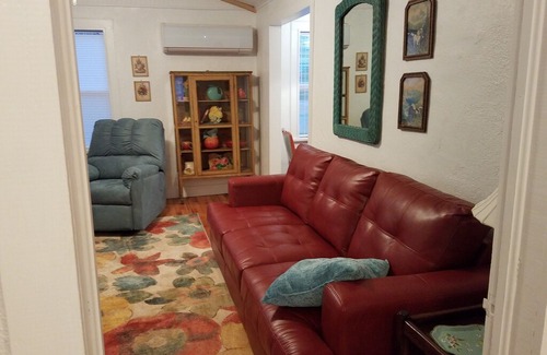 Llano Bed & Breakfast | Above Apartment At Flossie's Corner