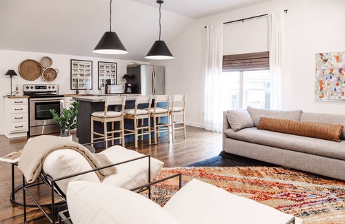 Hillsboro Village House | Above Nashville Chic I 12 South | Newly Remodeled | 11 Beds I Luxury Services